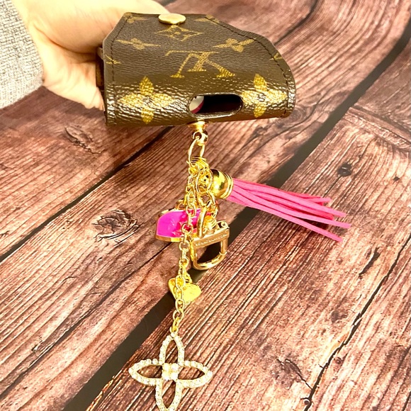 Louis Vuitton Pouch Keychain power bank - Picture 6 of 10